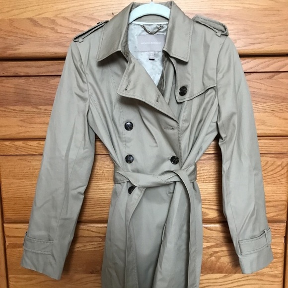 Banana Republic Classic Trench - Picture 2 of 4